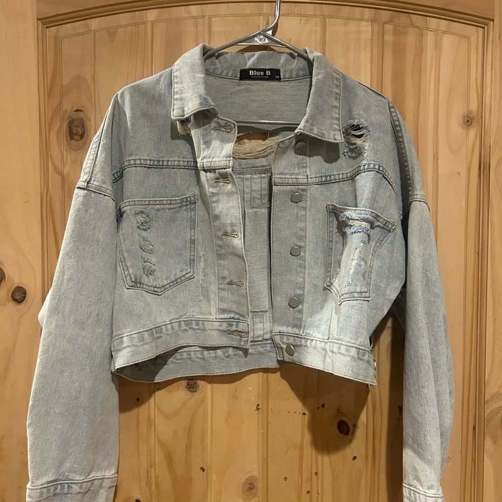 Women's Distressed Denim Jacket - light wash